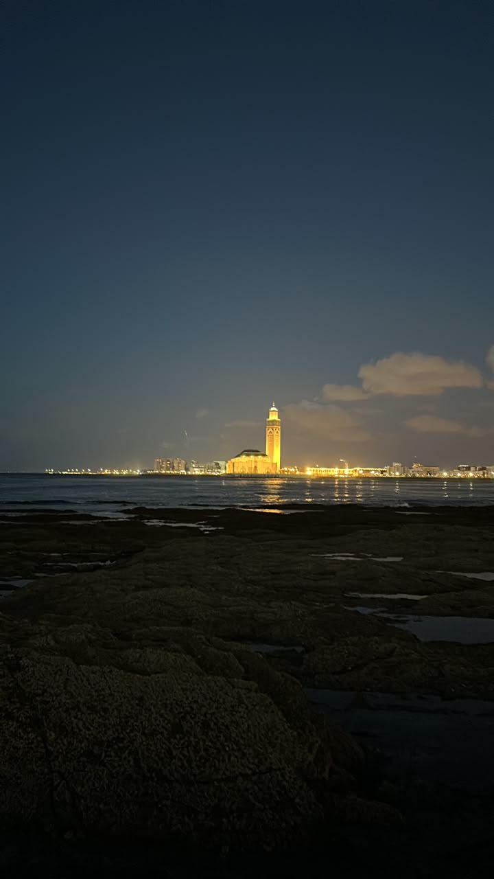Mosquée Hassan II illuminée de nuit